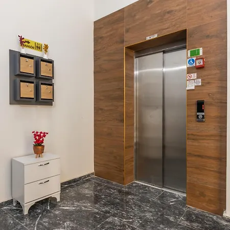 Moon Old Town Апартаменты